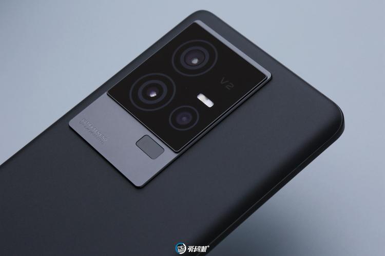 iqoo 11评测:3799元起,屏幕最顶的游戏手机终结者